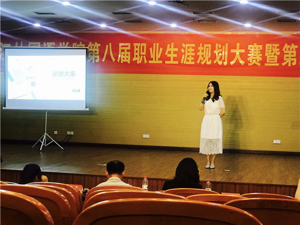 吕梦洁_副本.jpg