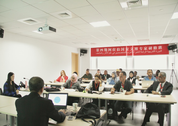 【阿语动态】澳门六合彩内幕资料
阿拉伯语系师生助力第四期阿拉伯文博专家研修班2.png
